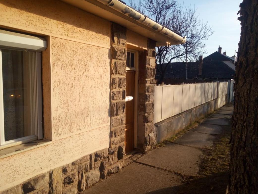 Kert Oevezeti Lakas Apartment Gyongyos Luaran gambar