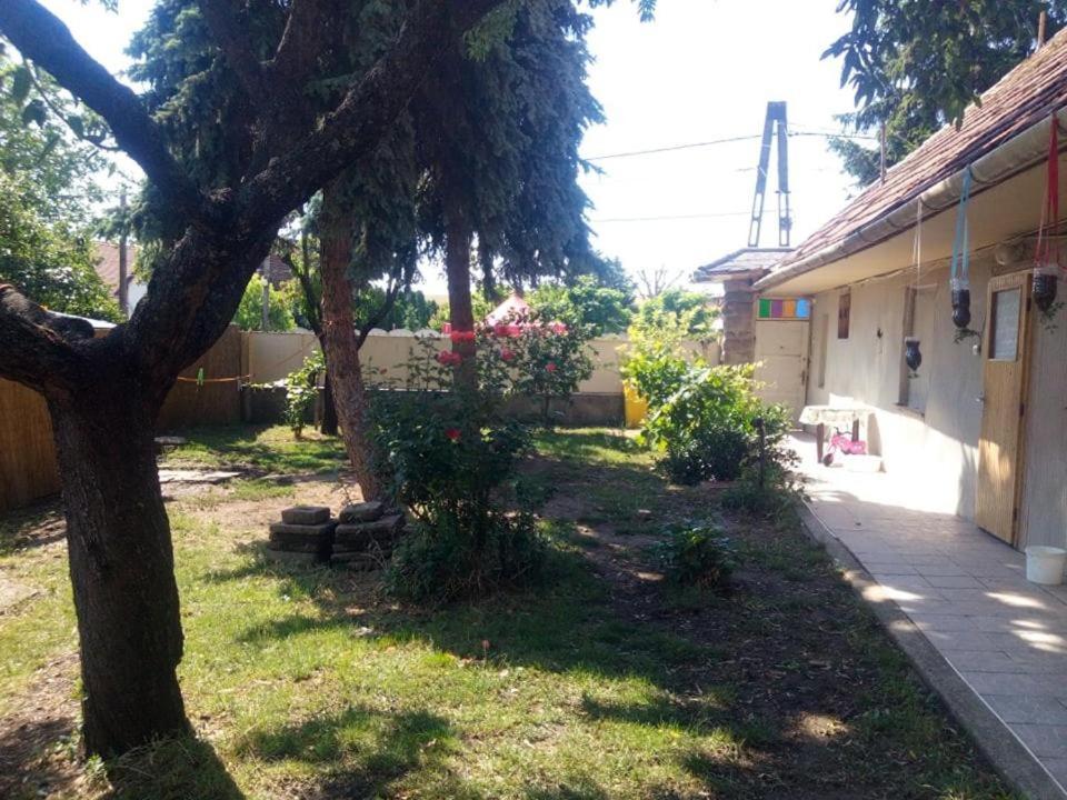Kert Oevezeti Lakas Apartment Gyongyos Luaran gambar
